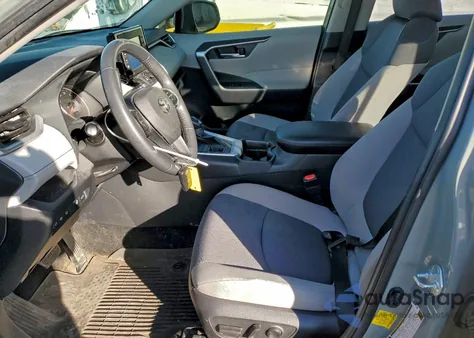 2020 Toyota Rav4 Xle z USA, uszkodzony, nr VIN JTMP1RFV6LD064530